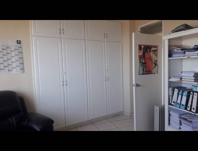 2 BEDROOM FLAT TO LET IN ESSENWOOD